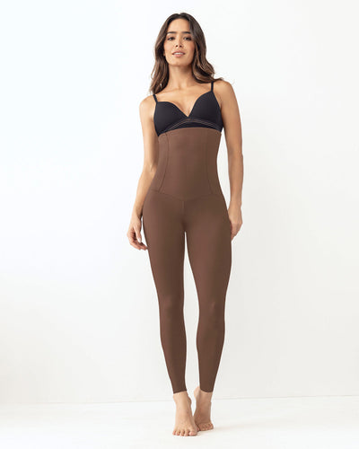 Legging de tiro alto con control fuerte de abdomen#color_875-habano-oscuro