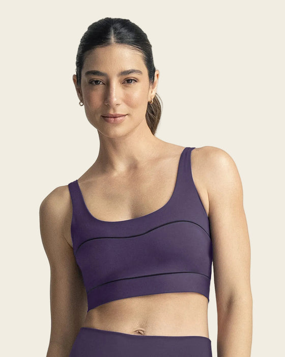 Top deportivo con tirantes dobles en espalda#color_450-morado