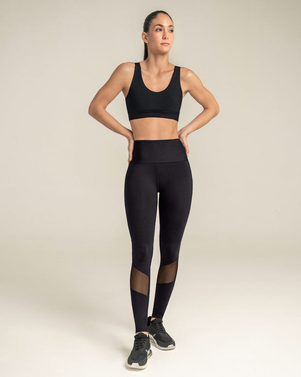 Top deportivo espalda atlética con detalles en tul#color_700-negro