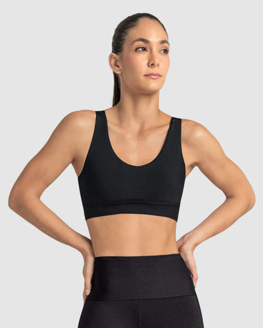 Top deportivo espalda atlética con detalles en tul#color_700-negro