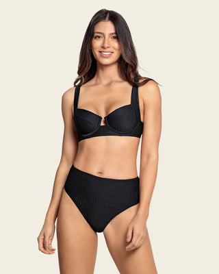 Bikini en textura acanalada con braga tiro alto y top con aros#color_700-negro