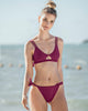 Top de bikini con copas extraíbles elaborado en pet reciclado#color_455-morado-oscuro