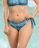 Braga de bikini ecoamigable anudable en laterales#color_570-estampado-animal-print-azul
